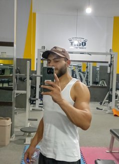 Hassen - Male escort in Beirut Photo 6 of 6