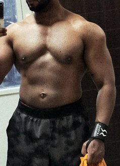 Hawk - Acompañantes masculino in Dubai Photo 5 of 5