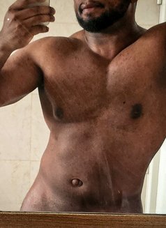 Hunter - Male escort in Dubai Photo 2 of 5