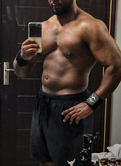 Hunter - Male escort in Dubai Photo 3 of 5