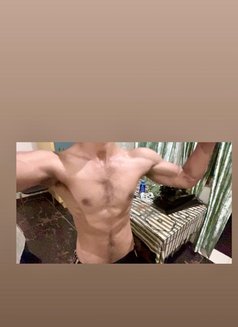 Hawk - Dominador masculino in New Delhi Photo 2 of 4