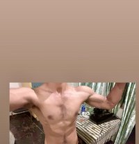Hawk - Dominador masculino in New Delhi