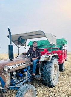 Hay Man - Male escort in New Delhi Photo 3 of 6