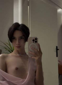 Hayat - Transsexual escort in Jeddah Photo 1 of 6