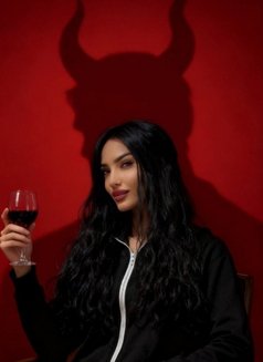 Hayat - Transsexual escort in Riyadh Photo 10 of 13