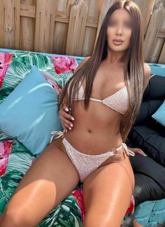 Hayyath - puta in Paris Photo 4 of 4