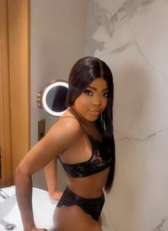 Hazel - escort in Dubai Photo 7 of 12