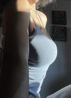 Hazel - escort in Cairo Photo 2 of 2