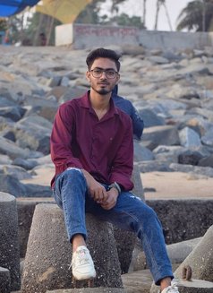 He There - Acompañantes masculino in Luxembourg Photo 2 of 2