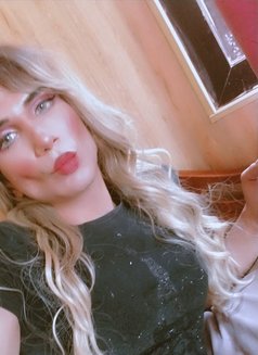 Heam - Transsexual escort in Beirut Photo 8 of 9