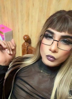 Heam - Transsexual escort in Beirut Photo 10 of 13