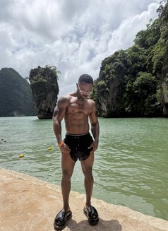 Heavyblacktool - Male escort in Doha Photo 4 of 9