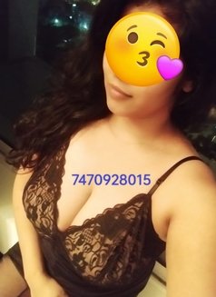 HEENA cam & Real meet - escort in New Delhi Photo 1 of 8