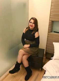 Heena - escort in Kochi Photo 3 of 7