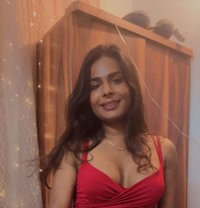 Heer Singh - Transsexual escort in New Delhi