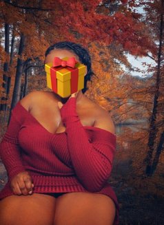 Heidi - escort in Lomé Photo 1 of 3