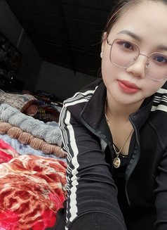 Helen - escort in Abu Dhabi Photo 1 of 2