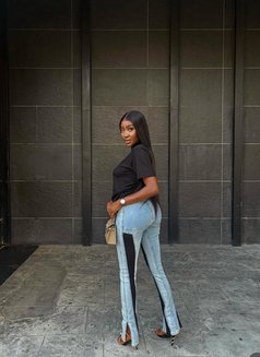 Helen - escort in Beirut Photo 2 of 3