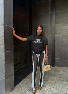 Helen - escort in Beirut Photo 3 of 3