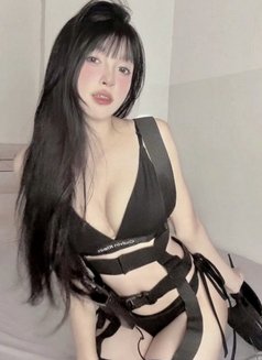 Helen - escort in Mumbai Photo 1 of 4