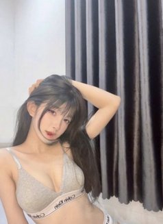 Helen - escort in Mumbai Photo 4 of 4