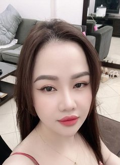 Helen - escort in Dubai Photo 1 of 5