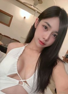 Helen - escort in New Delhi Photo 1 of 4