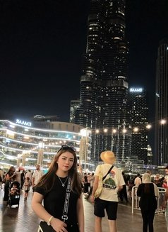 Helen - puta in Dubai Photo 4 of 7