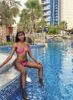 Helen - escort in Beirut Photo 3 of 5