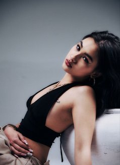 Helen - escort in Hong Kong Photo 1 of 13