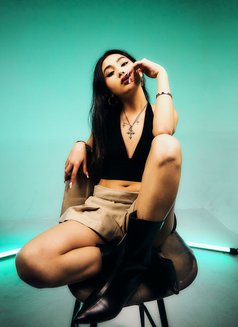 Helen - escort in Hong Kong Photo 2 of 13