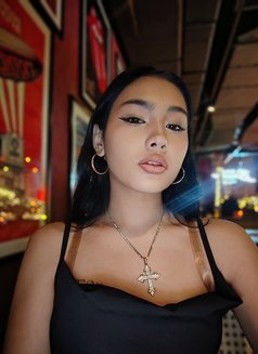 Helen - escort in Hong Kong Photo 5 of 13