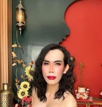 Helen Ladyboy Thailand - Transsexual escort in Dubai