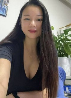 Helen, Professional Masseur - puta in Al Manama Photo 7 of 7