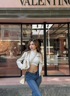 Helen - puta in Dubai Photo 7 of 17