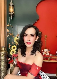Helen - Transsexual escort in Dubai Photo 2 of 5