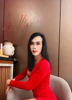 Helen - Transsexual escort in Dubai Photo 3 of 4