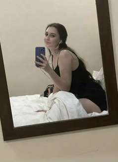 Helen - puta in Abu Dhabi Photo 3 of 4