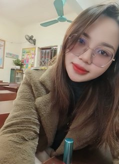 Helen - puta in Abu Dhabi Photo 4 of 4