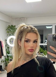 Helen - Transsexual escort in Riyadh Photo 1 of 2