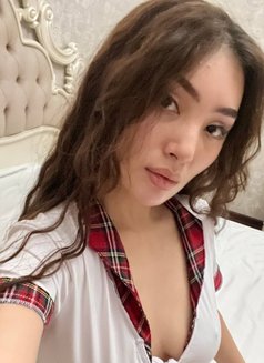 Helena - puta in Dubai Photo 12 of 13