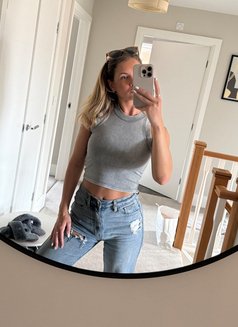 Hélène - escort in Paris Photo 2 of 5