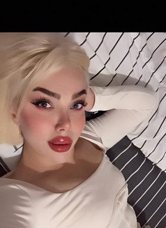 Helia - escort in Muscat Photo 2 of 13