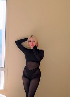 Helia - escort in Muscat Photo 5 of 13