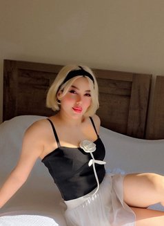 Helia - escort in Muscat Photo 6 of 13