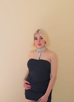 Helia - escort in Muscat Photo 8 of 13