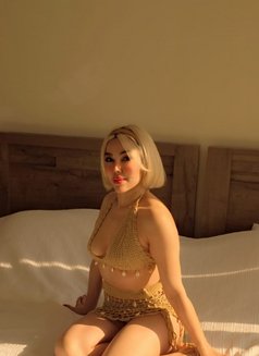 Helia - escort in Muscat Photo 10 of 13