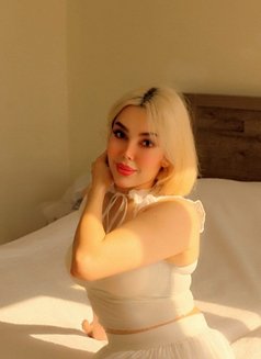 Helia - escort in Muscat Photo 12 of 13