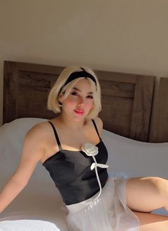 Helia - puta in Muscat Photo 6 of 12