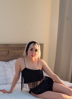 Helia - puta in Muscat Photo 10 of 12